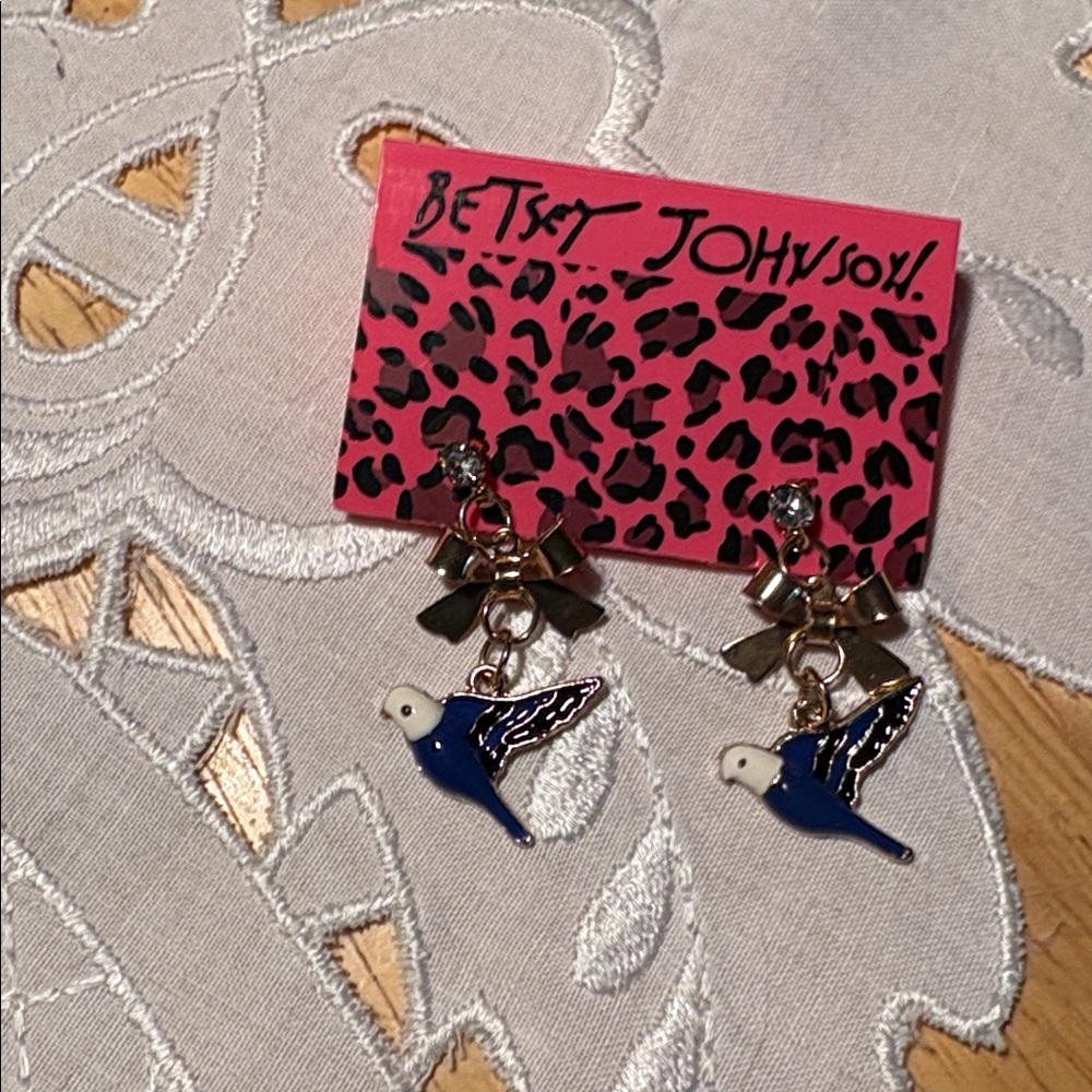 041)BETSEY JOHNSON Drop Earrings